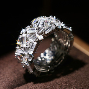 Anello di Lusso da Donna, Elegante con Dettagli, Aperto e Regolabile, Gioiello Glamour per Feste - Product Image 3