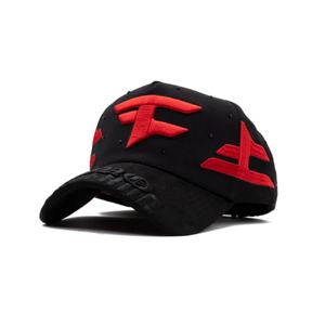 Casquette de baseball en daim Sombrero G5 à 5 panneaux avec logo brodé rouge et détails cloutés, motif lettres sportif courant - Product Image 2