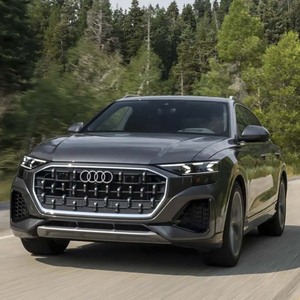 <span class=keywords><strong>Audi</strong></span> <span class=keywords><strong>Q8</strong></span> <span class=keywords><strong>55</strong></span> <span class=keywords><strong>TFSI</strong></span> 2024 pour <span class=keywords><strong>S</strong></span> <span class=keywords><strong>Line</strong></span> Luxury SUV, hybride 8 vitesses, vitesse maximale 250 km/h, 5 portes, 5 places, véhicule d'occasion chez Large Auto - Product Image 5