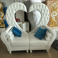 Canapé d'amour blanc de luxe de l'usine de Foshan, canapé de mariage, chaises en bois antique pour la mariée et le marié, peinture moderne, chaise élégante pour hôtel, 1 pièce