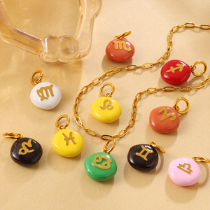 Elegantes dijes <span class=keywords><strong>de</strong></span> esmalte DIY con <span class=keywords><strong>los</strong></span> 12 signos del zodíaco: diseño realista <span class=keywords><strong>de</strong></span> grano <span class=keywords><strong>de</strong></span> chocolate, dije <span class=keywords><strong>de</strong></span> acero inoxidable que conserva el color. - Product Image 4