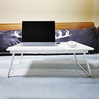 Pas cher prix blanc en métal et MDF d'ordinateur portable debout lit table de bureau d'ordinateur