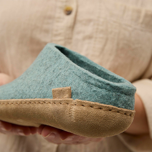 Pantoufles en <span class=keywords><strong>feutre</strong></span> de laine naturelle pour hommes avec logo personnalisé, <span class=keywords><strong>semelle</strong></span> intérieure double couche optimisée - Product Image 2