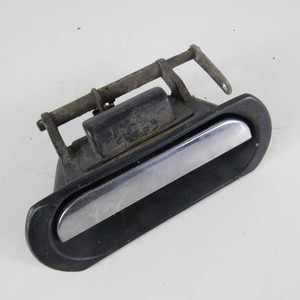 Poignée de porte extérieure avant gauche d'occasion pour Jaguar XJ6 Mk3 1979-1992 (31732 21D-2-C-12) - Product Image 1