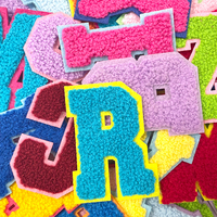 Parches de Chenilla Coloridos al por Mayor, Letras del Alfabeto de la A a la Z, Bordado para Toallas, Insignias Termoadhesivas con Borde Arcoíris, Personalizables para Ropa