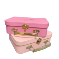 Verpackung Baby-Koffer Kartonbox Rosa Kraftpapier Matt Laminiert mit Tragegriff Großhandel Handgefertigt Liebevolle Quadratische Weihnachtsbox