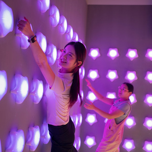 Mur d'escalade interactif LED pour <span class=keywords><strong>jeu</strong></span> actif, réaction et travail d'équipe, idéal pour <span class=keywords><strong>Escape</strong></span> Room, Team Building et Mega Party en intérieur - Product Image 1