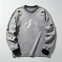 Sweat-shirt gris délavé à l'acide, col rond, avec motif montagne enneigée en strass, plusieurs grands trous déchirés, coupe oversize, style streetwear