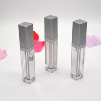 Vente chaude MOQ : Tubes de brillant à lèvres carrés en plastique transparent de 7 ml avec capuchon à vis et miroir, vente en gros