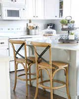 Chaise de bar en bois à dossier croisé pour café, restaurant, cuisine, maison et mobilier de magasin – Prix de gros usine
