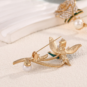 Cute Panda Brooch With Pearl Flower Zinc Alloy <b>Crystal</b> Rhinestone Women's Fashion Brooch Gift - Product Image 4