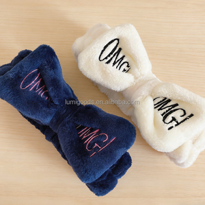 Fasce per capelli in peluche per lavaggio viso da ragazza, all'ingrosso, con <span class=keywords><strong>lettere</strong></span> OMG e fiocco, in pile corallo, per yoga e spa - Product Image 3