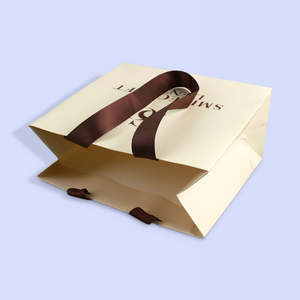 Sacs cadeaux en papier de luxe personnalisés par le fabricant avec poignée, fournisseur d'emballages pour boutiques de détail - Product Image 2