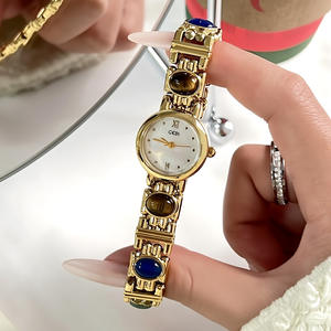 Reloj de pulsera para mujer con piedras de colores estilo retro europeo y americano, diseño único y exótico. - Product Image 1