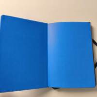 Agenda A5 personnalisé en gros, couverture rigide en papier couleur unie, avec élastique, bleu russe, pour bureau