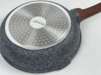 24/26/28 cm 3-Piece Set Wajan Goreng Logam Mewah Modern Ramah Lingkungan Gagang Kayu Bakelite Lapisan Anti Lengket Aman untuk Mesin Cuci Piring Gas