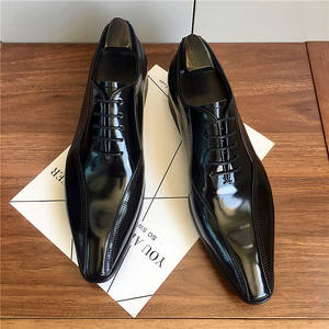 Nuevos zapatos formales de negocios británicos para hombre, de cuero genuino, con punta abierta, adornados con perlas, de alta calidad y con punta en pico. - Product Image 6