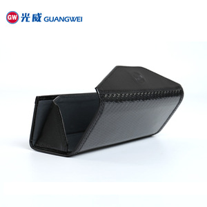 Étui à lunettes en fibre de carbone Guangwei, pliable, rectangulaire, noir, résistant à l'usure et aux rayures - Product Image 3