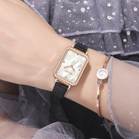 Montre tendance pour femme, best-seller, minimaliste, carrée, avec bracelet en cuir, légère, de luxe, petit cadran vert, vente en gros d'usine