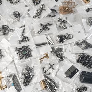 Pendentifs et breloques multi-styles en acier inoxydable 316 L, styles aléatoires, grandes ventes en stock, directement de l'usine - Product Image 3