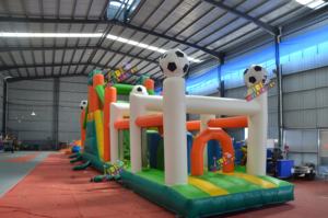 Pista <span class=keywords><strong>de</strong></span> Obstáculos Inflable <span class=keywords><strong>de</strong></span> Fútbol para Niños al por Mayor, Juego <span class=keywords><strong>de</strong></span> Obstáculos Inflable <span class=keywords><strong>de</strong></span> PVC Comercial Personalizado para Patio <span class=keywords><strong>de</strong></span> Juegos al Aire Libre - Product Image 4