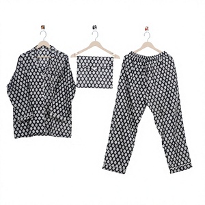Ensemble de pyjama 3 pièces pour femme en 100 % coton à imprimé géométrique, manches longues, coupe ample, avec fermeture boutonnée, décontracté, pour le printemps - Product Image 1