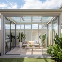 Pergola bioclimatique moderne automatique en aluminium pour patio extérieur, verrière de jardin à haute transmission lumineuse en verre trempé
