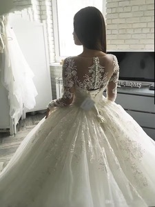 LY-WD0444 Robe de mariée élégante à col rond, manches longues, dos lacé, traîne brossée, blanche - Product Image 2