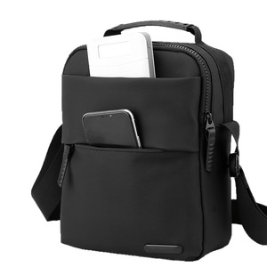 <span class=keywords><strong>Sac</strong></span> à <span class=keywords><strong>bandoulière</strong></span> élégant de haute qualité pour hommes Design décontracté à la mode avec logo personnalisé en nylon durable - Product Image 2