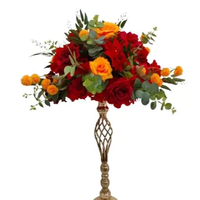 Arrangement floral artificiel de roses blanches et de verdure pour centre de table de mariage, décoration de fête de mariage ou de fête prénuptiale