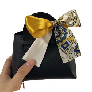 صندوق هدايا الزفاف الجلد المحمول بسعر الجملة صندوق حلويات الزفاف مع شريط - Product Image 1