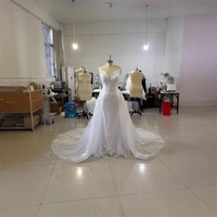 Gaun pengantin halter Prancis 2025 gaya baru untuk pengantin wanita, tekstur mewah, pengerjaan halus, gaun pengantin mewah dengan ekor panjang.