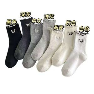 ถุงเท้าลูกไม้สตรีสีทึบสวมใส่สบายดูดซับเหงื่อทนต่อกลิ่นสไตล์ฤดูใบไม้ผลิสำหรับวัยรุ่น - Product Image 3