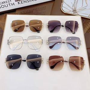 Lunettes de Soleil Carrées de Marque de Créateur pour Femme <span class=keywords><strong>2025</strong></span> Tendance Luxe Grandes Lunettes de Soleil Femme Vintage Décoration Florale en Métal Unique Oculos - Product Image 4