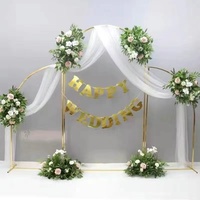 Lot de 3 arches de mariage extérieures dorées sur mesure en fer forgé, structure géométrique irrégulière pour fêtes