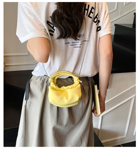 <span class=keywords><strong>Borsa</strong></span> a <span class=keywords><strong>tracolla</strong></span> all'ingrosso da ragazza di colore solido Mini <span class=keywords><strong>borsa</strong></span> da donna a forma di nuvola piccola <span class=keywords><strong>borsa</strong></span> a <span class=keywords><strong>tracolla</strong></span> per bambini - Product Image 3