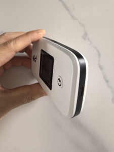 Enrutador móvil LED R818 portátil con tarjeta SIM Wifi 4G y ranuras para tarjetas SD - Product Image 4