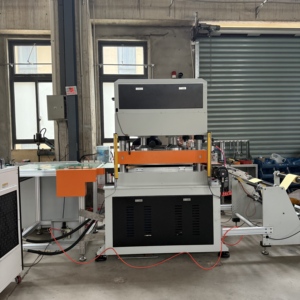 Pressa Idraulica <span class=keywords><strong>a</strong></span> Quattro Colonne e Tre Travi con Servomotore e Controllo PLC per Etichettatura Automatica di Nastro Adesivo in Schiuma - Product Image 1