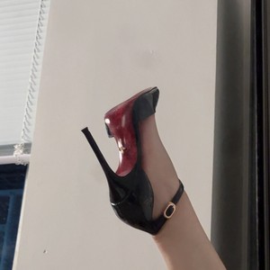 Nuevo Modelo de Primavera 2026, Tacones Altos de 6-8cm con Punta en Pico, Correa con Hebilla, Parte Superior de Cuero Patentado y Fibra Superfina, Suela Roja, Sexy - Product Image 2