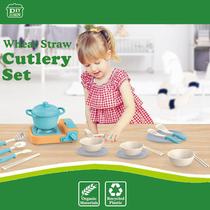 Set da Cucina Giocattolo per Bambini 2-4 Anni, Pentole e Utensili in Paglia di Grano Ecologica, Non Tossico, per Gioco di Ruolo - Product Image 1