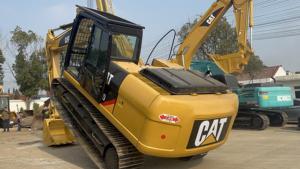 Excavadora de cadenas Komatsu Mini CAT320D2, peso operativo de 2.0 toneladas, modelo 2020, capacidad de la cucharón de 1.4 m, motor Briggs Stratton usado. - Product Image 4