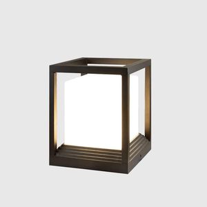 Lampe de poteau LED extérieure étanche au design moderne et épuré, avec culot E27, lumière blanc chaud, IP55, vente en gros - Product Image 1