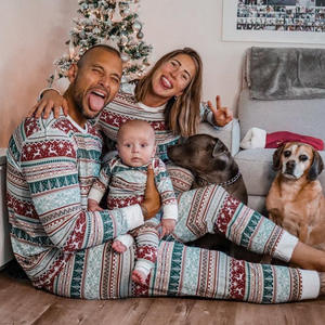 Vente en gros Impression Bon marché Tenues familiales assorties Pyjamas <span class=keywords><strong>de</strong></span> Noël pour bébé Ensemble <span class=keywords><strong>de</strong></span> pyjamas <span class=keywords><strong>de</strong></span> Noël pour la famille d'animaux domestiques - Product Image 1
