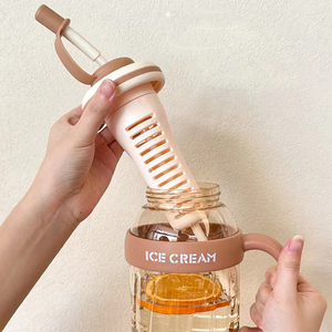 クリエイティブなアウトドア用コーヒージュースミルクコールドタンブラー水筒、蓋とストロー付き携帯用ドリンクカップ、プラスチック製飲料水ボトル - Product Image 4