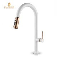 Robinet de cuisine moderne escamotable blanc mat et or, avec douchette double fonction jet et pulvérisation pour évier de cuisine