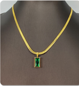 Juego de Collar y Aretes de Acero Inoxidable Chapado en Oro PVD de 18K con Cristal Verde |   Joyería Hipoalergénica con Cadena de Serpiente para Mujer - Product Image 6
