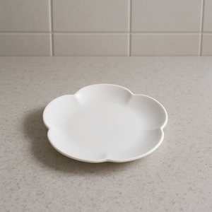 Plaque en céramique blanche en forme de fleur de haute qualité Utilisation durable de restaurant et d'hôtel pour les fêtes - Product Image 2