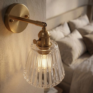 Lámpara de pared con brazo oscilante de latón, lámpara de pared ajustable con pantalla de cristal transparente en forma de rombo, accesorio para decoración de dormitorio, mesita de noche, baño y pasillo - Product Image 4