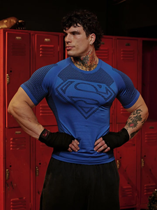 T-shirt de compression sans couture pour homme, personnalisé OEM, imprimé inspiré de <span class=keywords><strong>Superman</strong></span>, coupe ajustée, anti-humidité, pour la gym et l'entraînement - Product Image 4