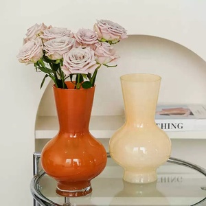 Elegante Florero de Vidrio con Base Redonda Color Crema Ámbar, Combina Perfectamente con Cualquier Ramo, Decoración Moderna para el Hogar - Product Image 2